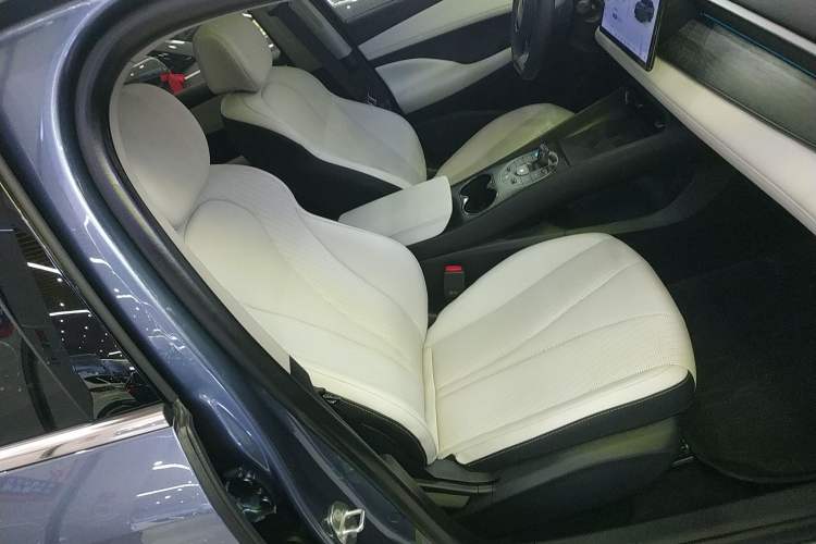 Used BYD Seal 05 DM-i 2025 DM-i Intelligent Drive 120KM Flagship Model Right Front Seat