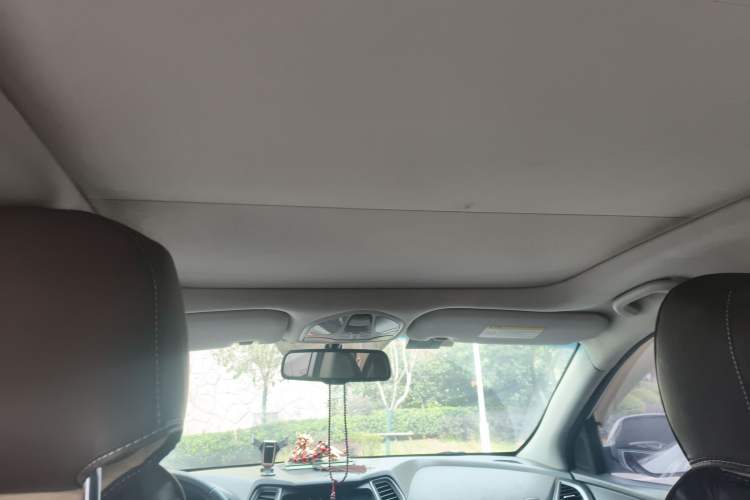 Used Hyundai Santa Fe 2015 2.4L Automatic Two-Wheel Drive Smart Version 5 Seats
