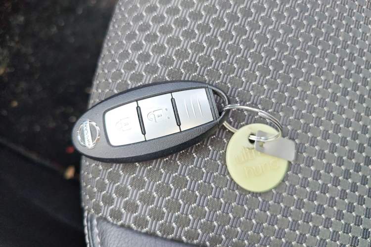 Used Nissan Kicks 2018 1.5L CVT Smart Connect Deluxe Edition
