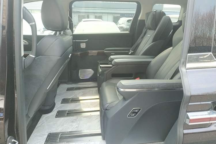 Used Hongqi HQ9 PHEV 2024 2.0T Four-Wheel Drive Luxury Edition Left Rear Seat