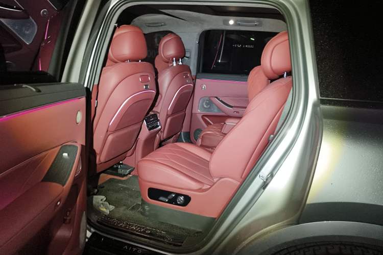 Used Hima AITO M8 2025 Extended-Range Max+ Version 53.4 kWh 6-Seater Edition