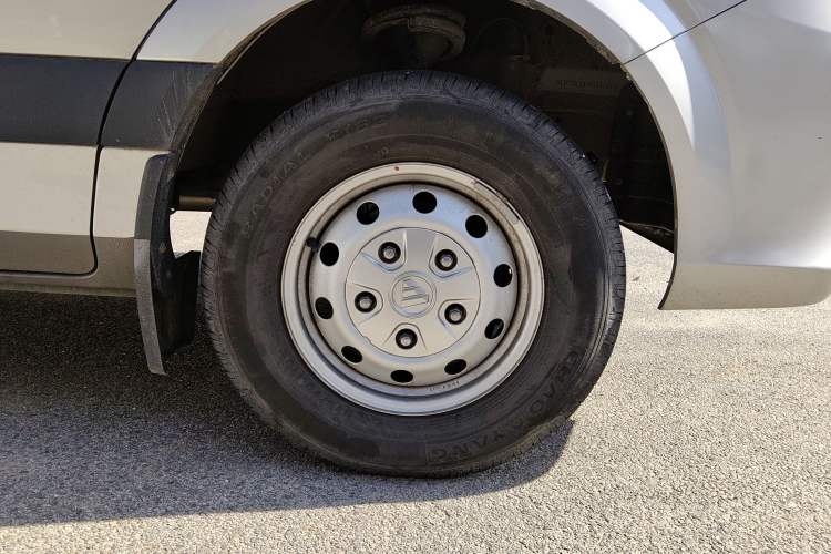 Used Foton Toano 2024 Joyear Multi-Function 2.0T Manual Long-Wheelbase Mid-Roof Model with Single Rear Tire Available in 5/6/7/9-Seater Configurations
