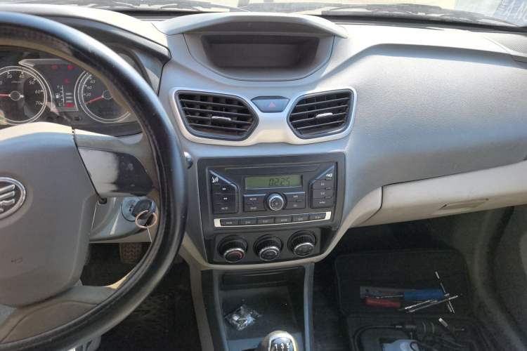 Used FAW Xiali N5 2014 1.0L Manual Comfort Model
