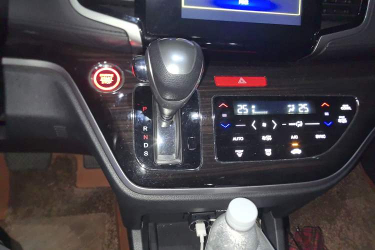 Used Honda Odyssey 2018 2.4L Smart Edition Gear Lever