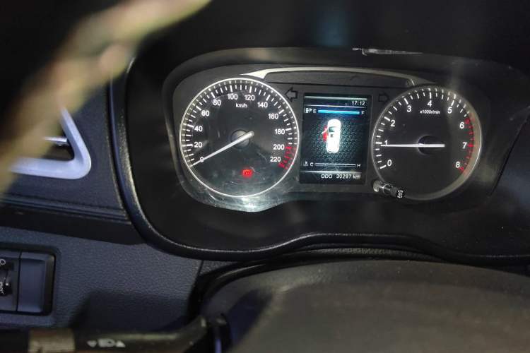 Used SWM X7 2016 1.8L Manual Luxury Edition 7 Seats
