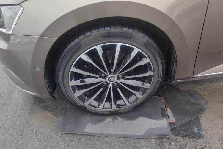 Used Skoda Superb 2016 TSI280 DSG Champion Edition Left Front Wheel Hub