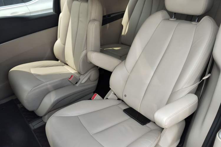 Used Buick GL8 2018 28T Luxury Model China VI Standard
