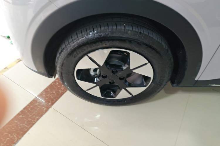 Used Geely Galaxy Geome 2026 Model 410km Exploration Edition Left Front Wheel Hub