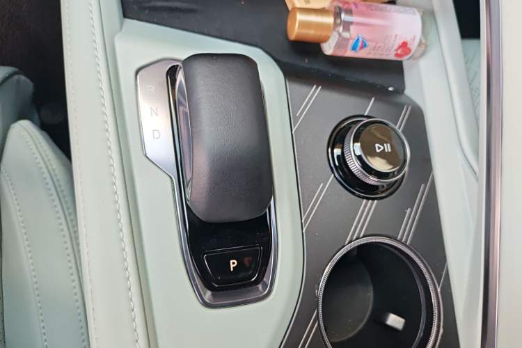 Used Zeekr 001 2024 WE Edition 95 kWh All-Wheel Drive Gear Lever