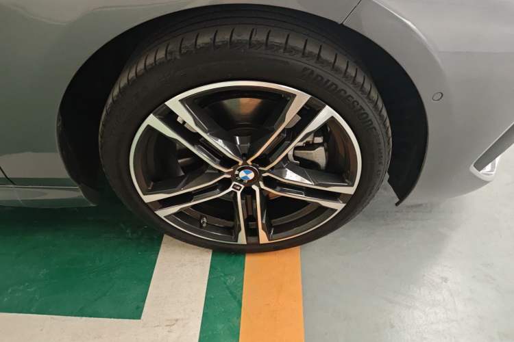 Used BMW 2 Series 2023 225i Four-Door Coupe M Sport Package Right Front Wheel Hub