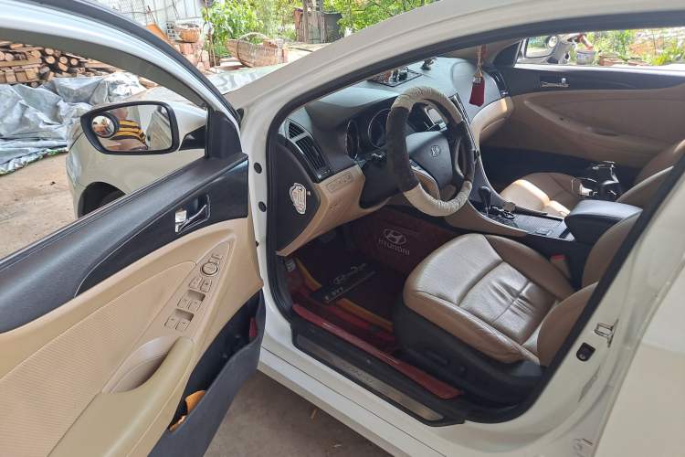 Used Hyundai Sonata 2011 2.0L Automatic Top-Grade Version