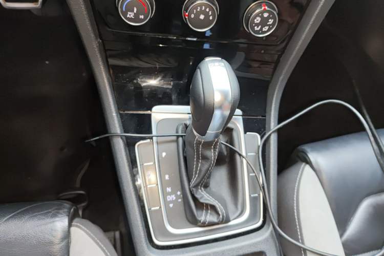 Used Volkswagen Golf 2016 1.4TSI Automatic R-Line