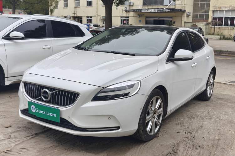 Used Volvo V40 2017 T4 Smart Luxury Edition