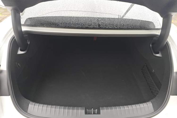 Used Xiaomi Auto SU7 2024 Four-Wheel Drive Ultra-Long Range Advanced Intelligent Driving Max Edition Trunk