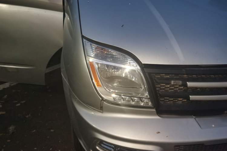 Used SAIC MAXUS Xintu V80 2021 2.0T Manual Classic Aoyuntong Long Wheelbase Mid-Roof 6/7/8/9-Seater Right Front Headlight