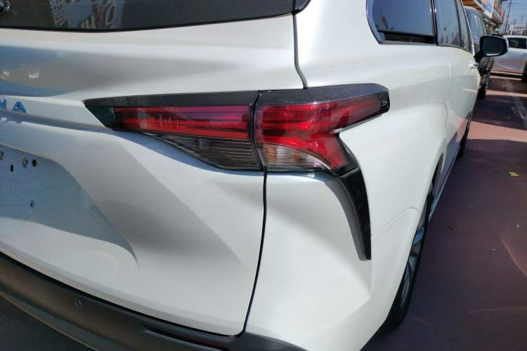 Used Toyota Sienna 2023 2.5L Hybrid Comfort Edition