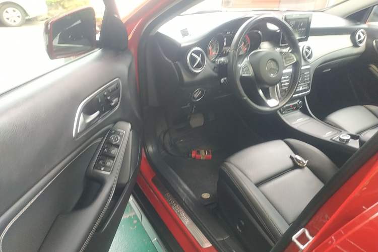 Used Mercedes-Benz GLA 2016 GLA 200 Sport Edition Driver Seat