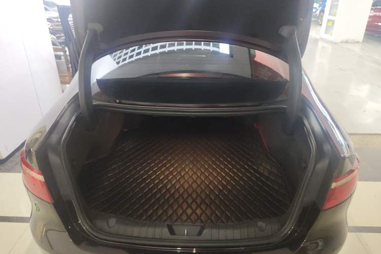 Used Jaguar XFL 2017 XFL 2.0T 200PS Windflower Edition
