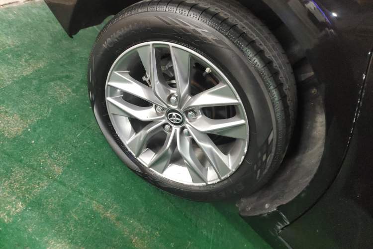 Used Toyota Avalon 2019 2.0L Luxury Edition China VI Standard Right Rear Wheel Hub