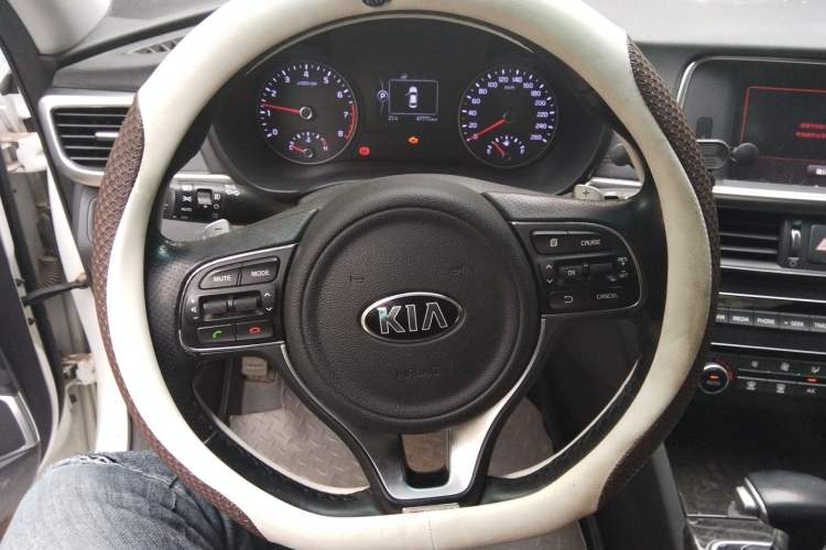 Used Kia K5 2016 1.6T Automatic LUX Steering Wheel