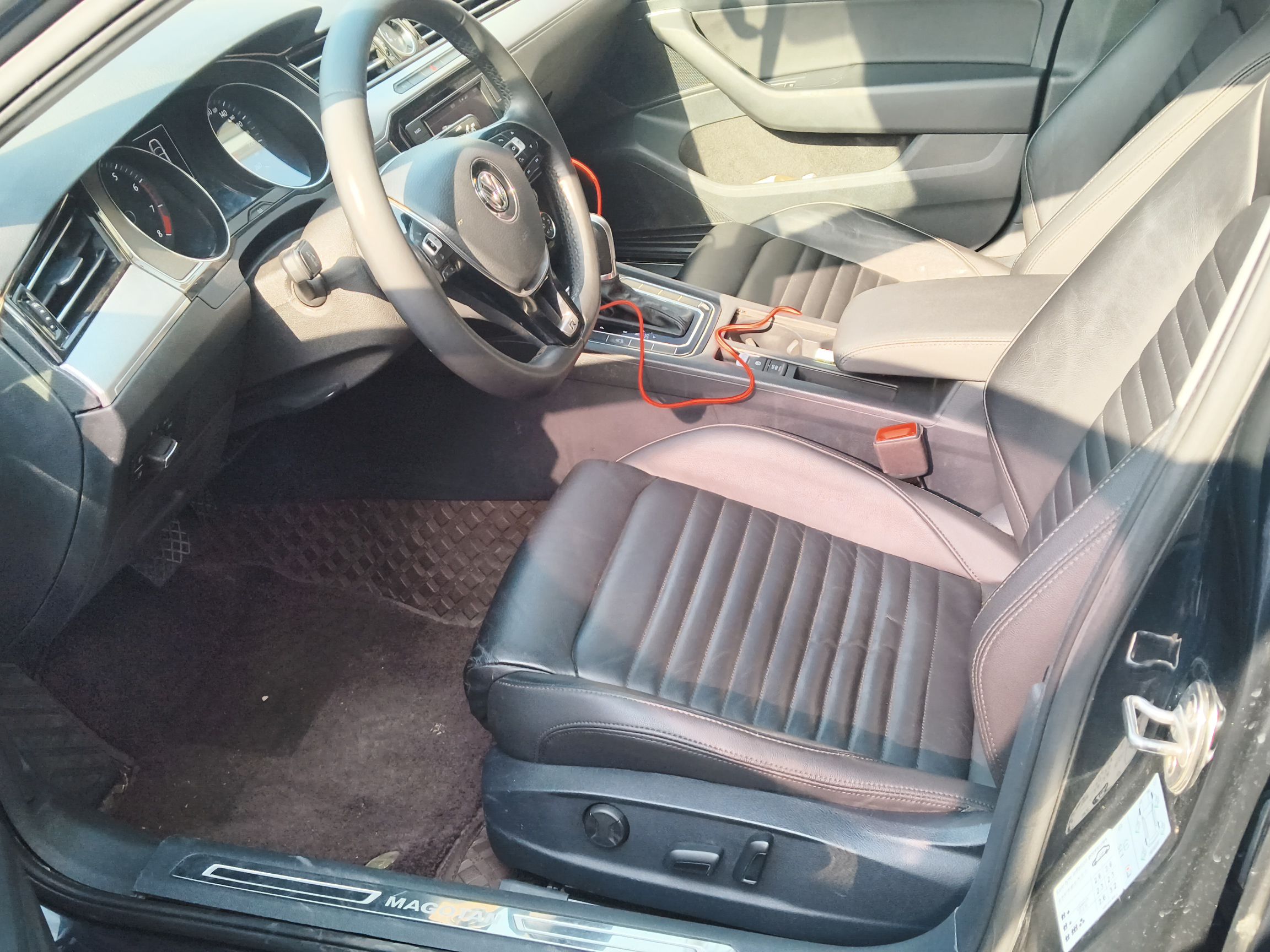 Переднее сиденье в автомобиле