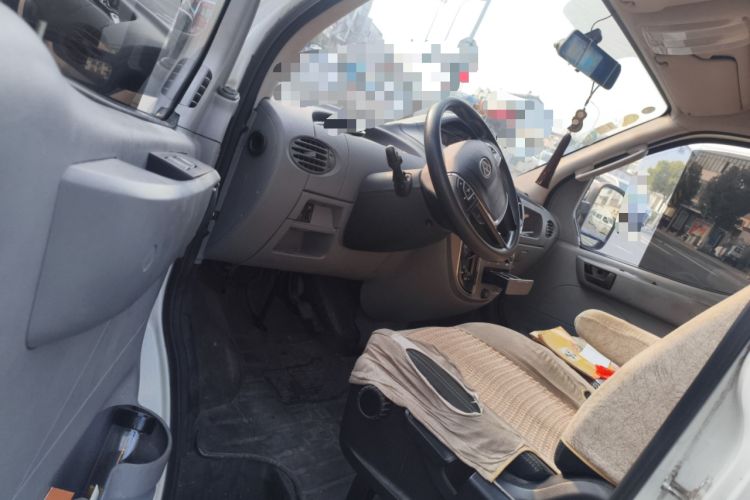 Used SAIC MAXUS Xintu V80 2018 2.5T AMT Elite Edition Short Wheelbase Mid-Roof Design 5-6 Seater Driver Seat