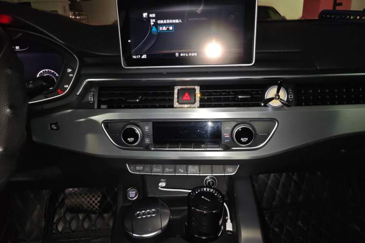 Used Audi A4L 2019 40 TFSI Fashion Version China V Audio And AC Panel