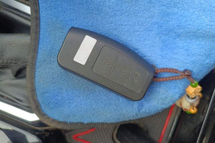 Used JMC Yusheng S350 2016 2.0T Automatic Two-Wheel Drive Gasoline Luxury Version with Sunroof 5 Seats