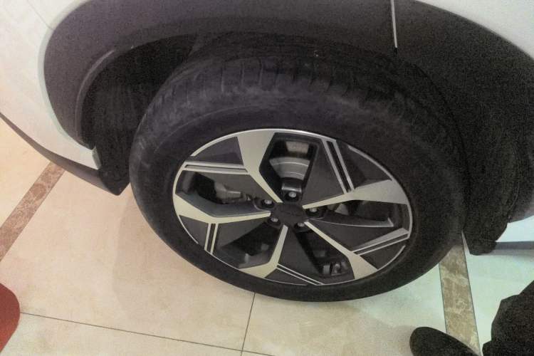 Used AION V 2023 Plus 70 Smart Edition Ternary Lithium Right Rear Wheel Hub