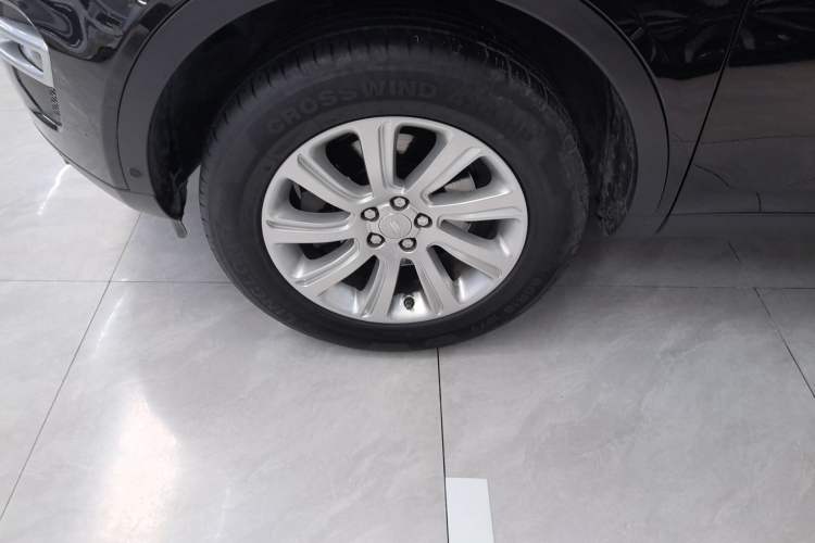 Used Land Rover Discovery Sport 2018 240 PS SE Version Left Front Wheel Hub