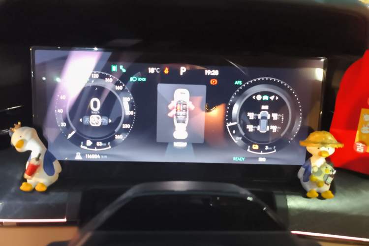 Used Lynk & Co 09 2021 2.0T Halo Six-Seater
