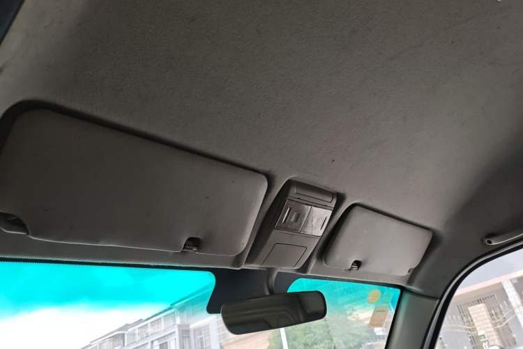 Used Jinbei New Hiace X30L 2022 1.5L Wealth Edition Air-Conditioning-Free Van China VI Standard SWC15M
