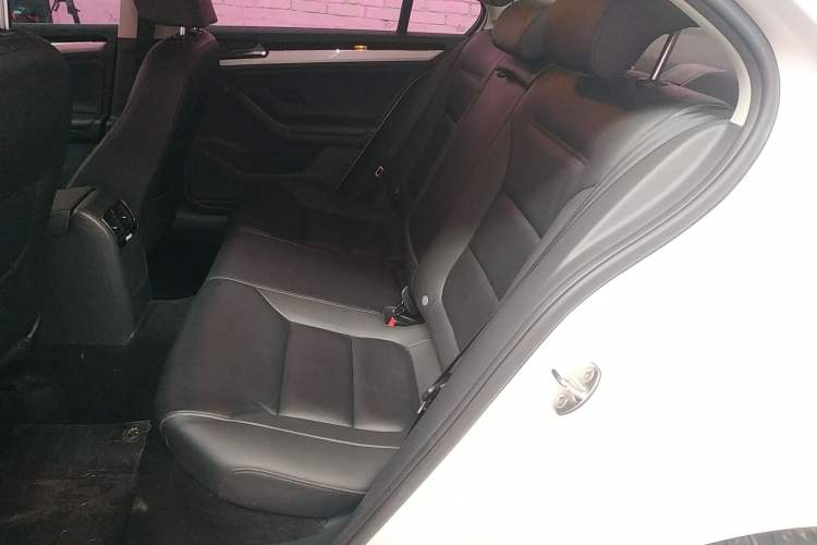 Used Volkswagen Sagitar 2016 230TSI 25th Anniversary Edition Interior 4