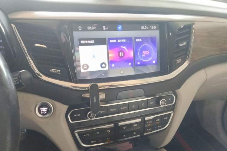 Used GAC Trumpchi GS8 2017 320T Two-Wheel Drive Luxury Smart Connectivity Version (7 Seats) Audio And AC Panel