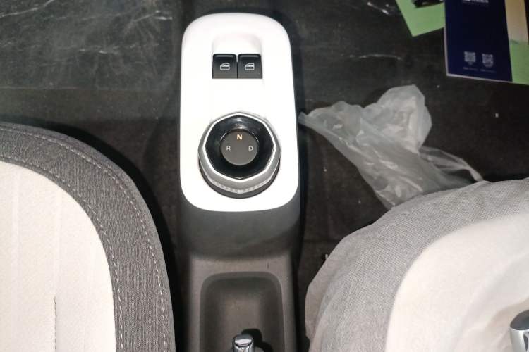 Used Geely Galaxy Panda 2025 210 km – Yuanqi Bear Gear Lever