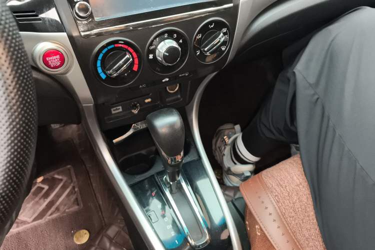 Used Honda Crider 2013 1.8L automatic luxury edition
