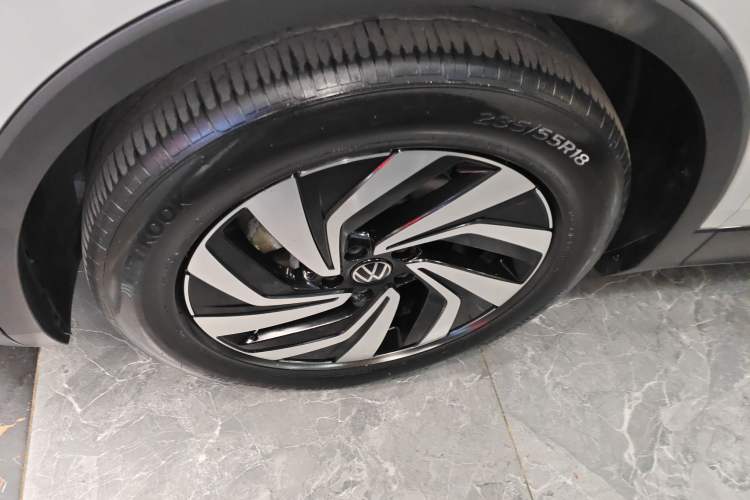 Used Volkswagen Tiguan L 2023 330TSI Automatic Two-Wheel Drive Smart Edition
