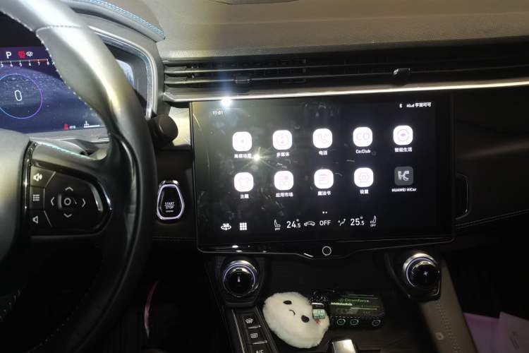 Used Lynk & Co 05 2022 2.0T Two-Wheel Drive Shine Halo Audio And AC Panel