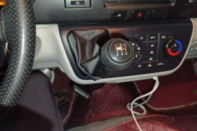 Used Jinbei Hiace 2016 2.0L Luxury Version V19 Gear Lever