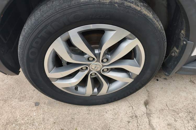 Used BAIC Senova X65 2015 2.0T Automatic Elite Model Left Front Wheel Hub