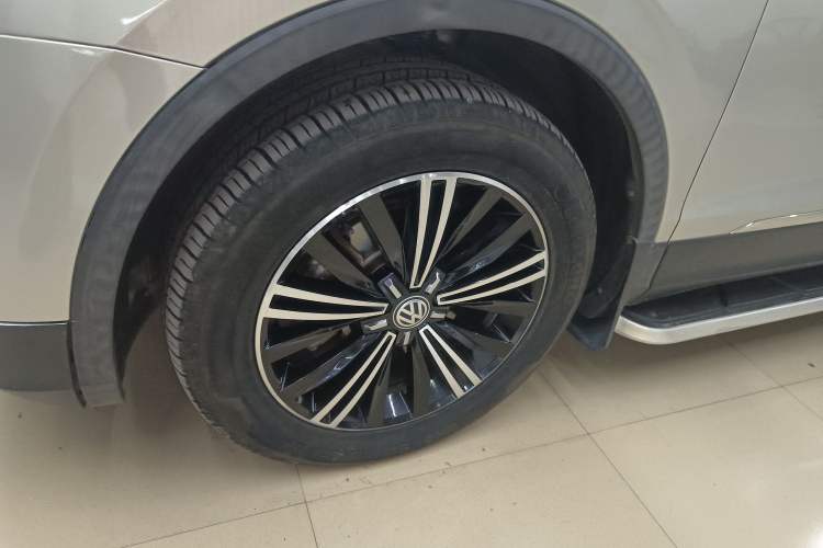 Used Volkswagen Tiguan L 2019 330TSI Automatic Two-Wheel Drive Panoramic Comfort Edition China VI Standard Left Front Wheel Hub