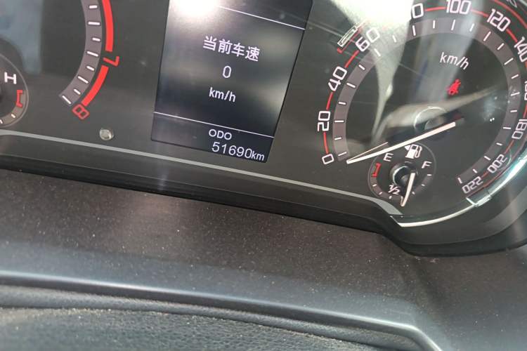 Used SAIC MAXUS T60 2017 2.4L Gasoline Manual Two-Wheel Drive High-Ride Elite Standard Van
