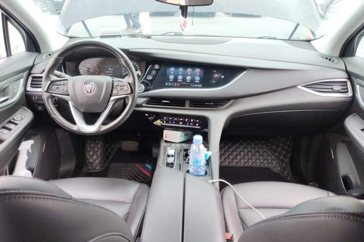 Used Buick Enclave 2020 28T Two-Wheel Drive Luxury Version Center Console