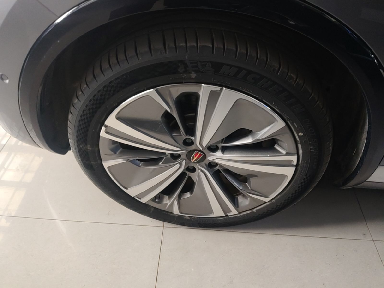 Hongqi E-HS9 2022 690 km Range Flagship Edition Six Seats — снимка 10