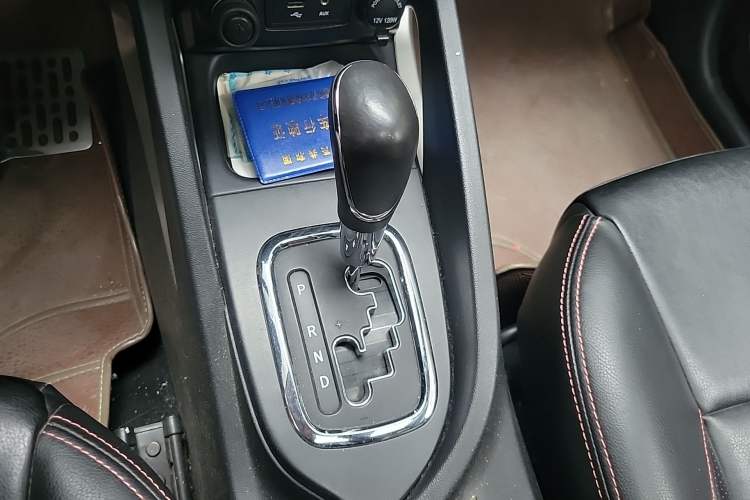 Used CHANGAN CS35 2012 1.6L Automatic Luxury Version China IV Standard Gear Lever