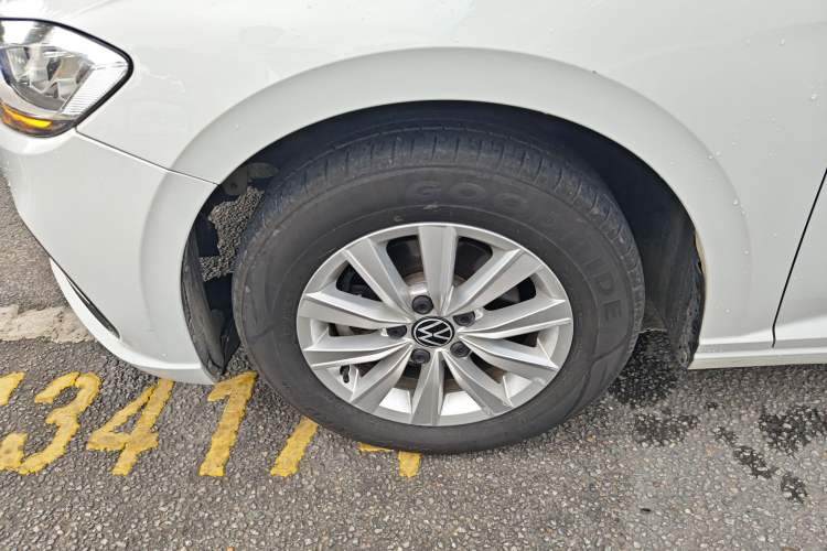 Used Volkswagen Lavida 2023 1.5L Automatic De Yi Edition Exterior 4