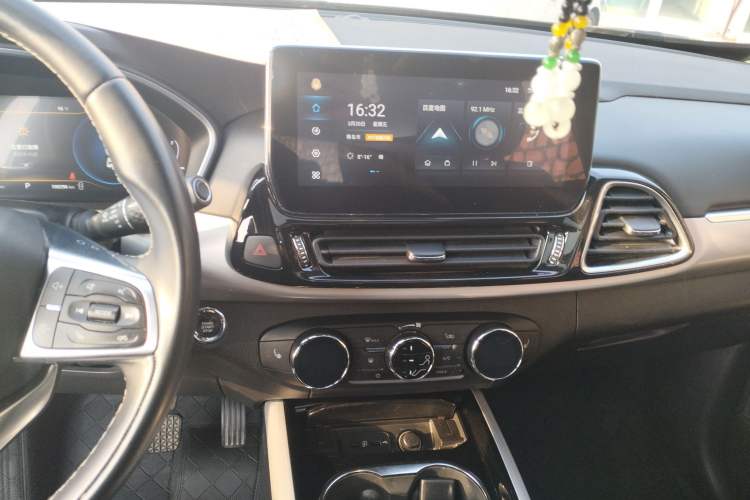 Used EXEED Lingyun 2020 1.6T Two-Wheel Drive Star Edition Audio And AC Panel