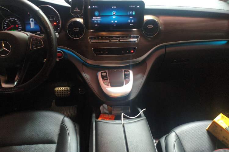 Used Mercedes-Benz V-Class 2021 V 260 L Long-wheelbase Luxury Edition Audio And AC Panel