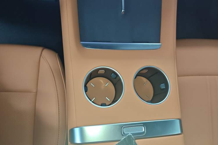 Used Xiaomi Auto YU7 2025 Ultra-Long Range Rear-Wheel Drive Version Gear Lever