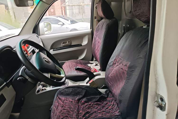 Used Jinbei New Hiace X30L 2022 1.5L Wealth Edition Air-Conditioning-Free Van China VI Standard SWC15M
